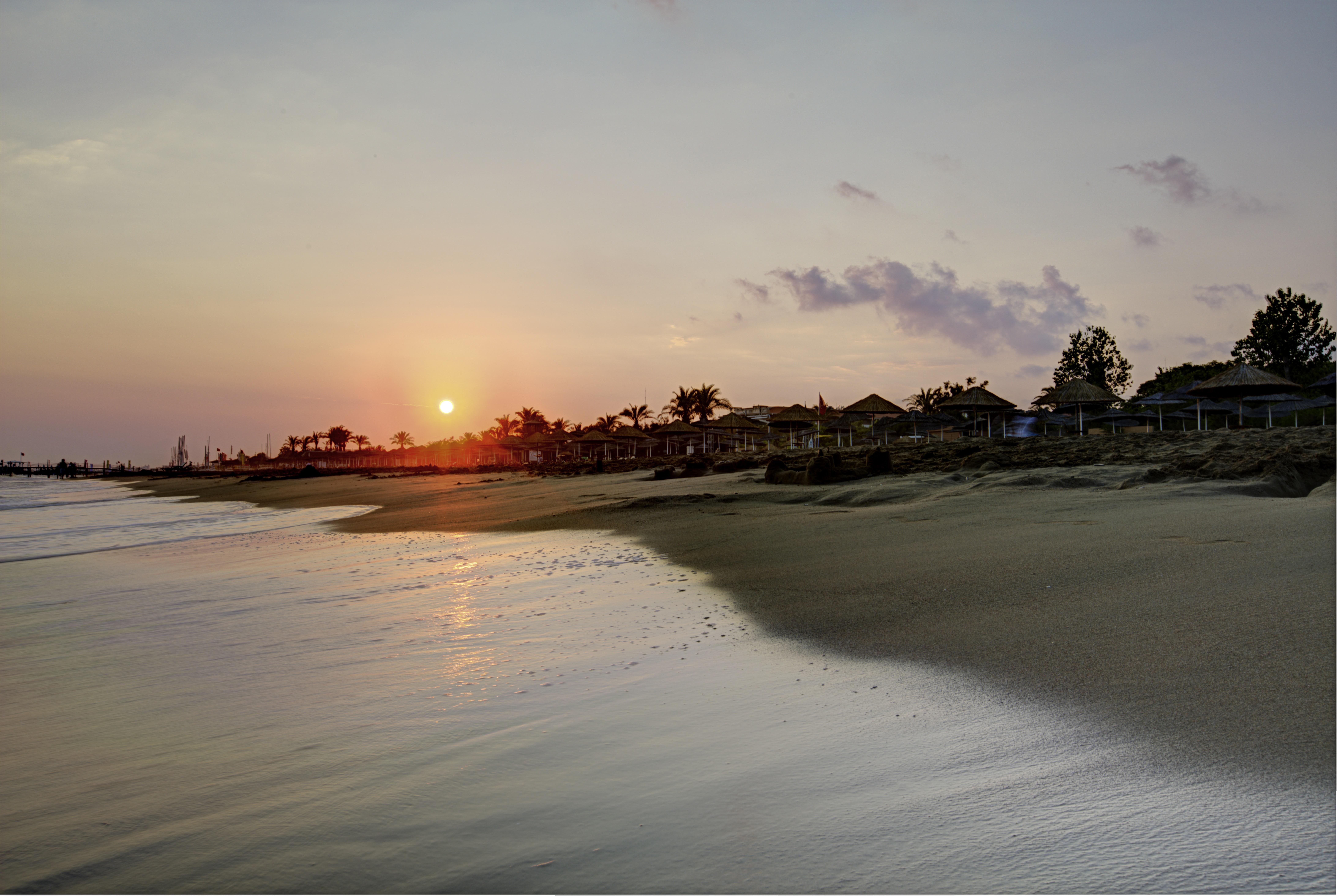 อควาเวิลด์ เบเล็ก Hotel อันตัลยา ภายนอก รูปภาพ Sunset at the beach