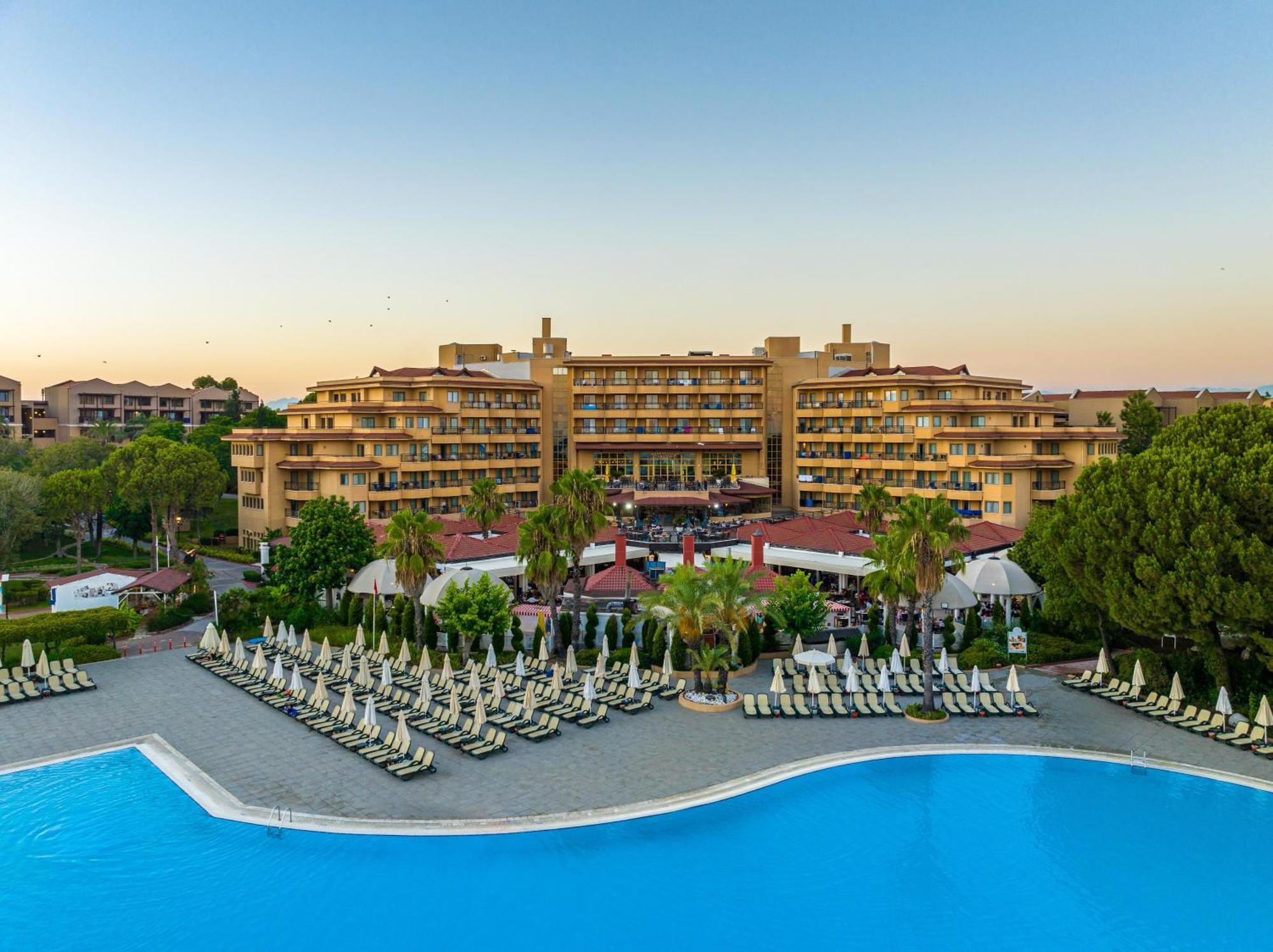 อควาเวิลด์ เบเล็ก Hotel อันตัลยา ภายนอก รูปภาพ The hotel in 2016