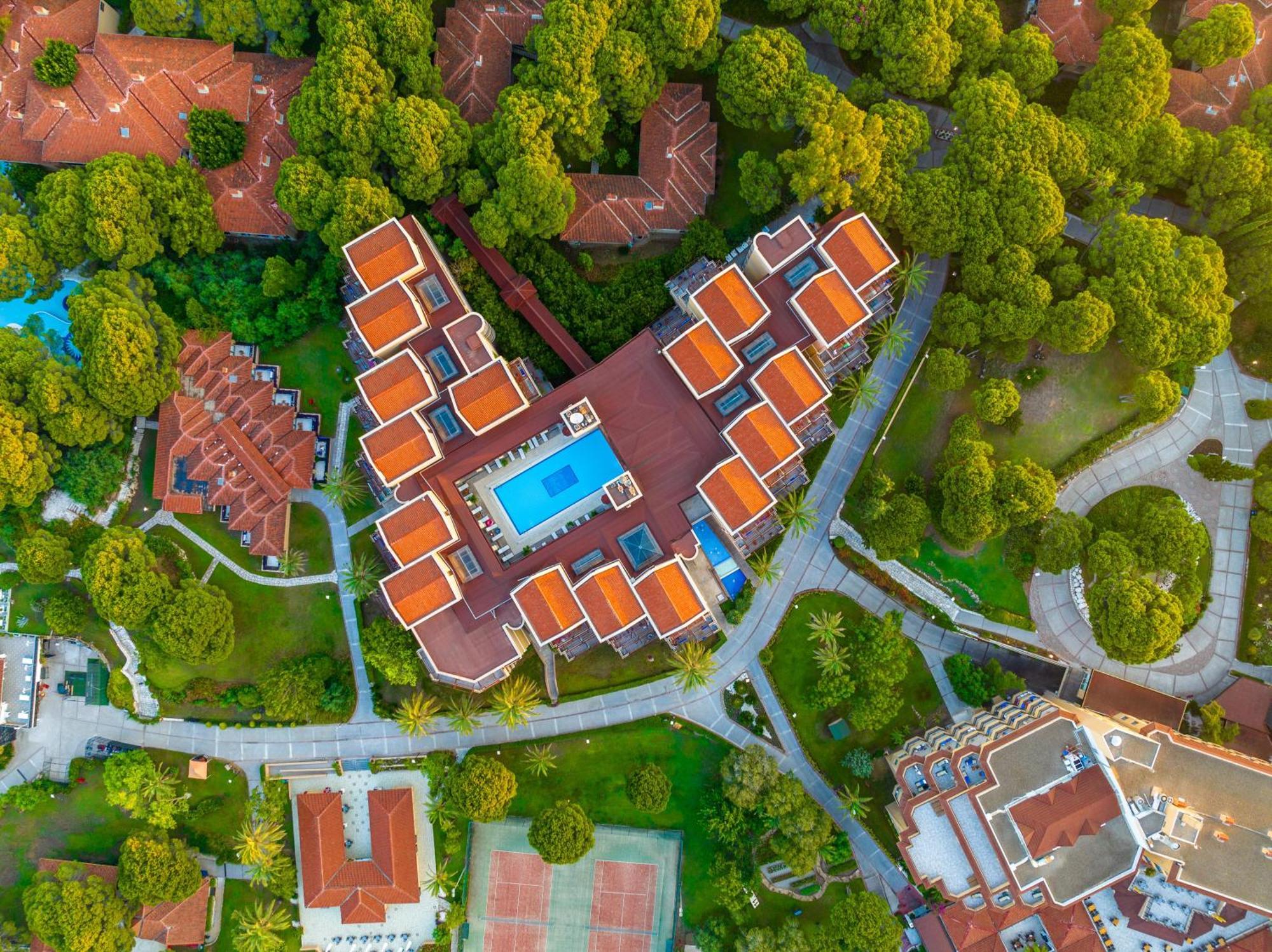 อควาเวิลด์ เบเล็ก Hotel อันตัลยา ภายนอก รูปภาพ Aerial view of the hotel