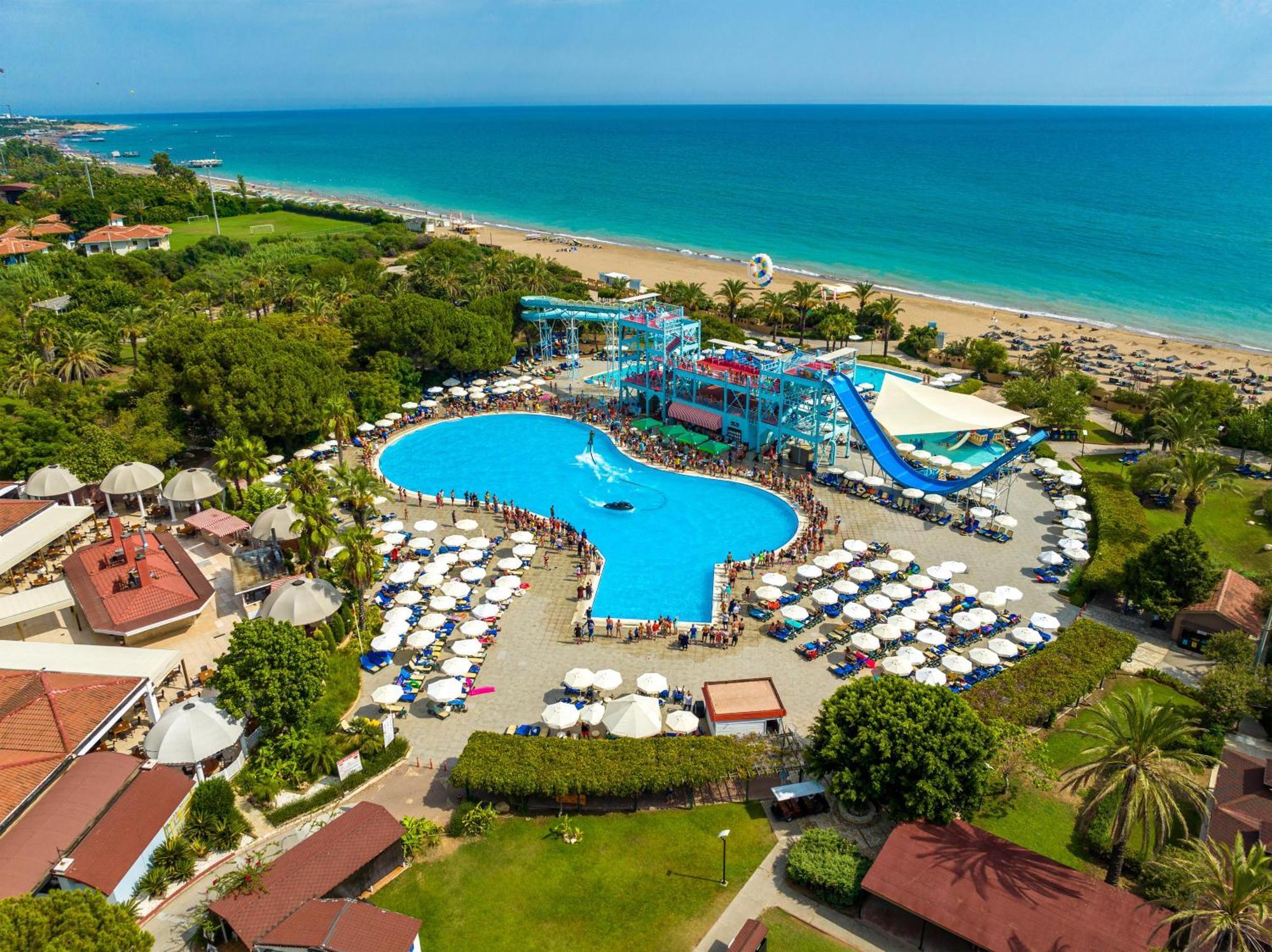 อควาเวิลด์ เบเล็ก Hotel อันตัลยา ภายนอก รูปภาพ Aerial view of the hotel