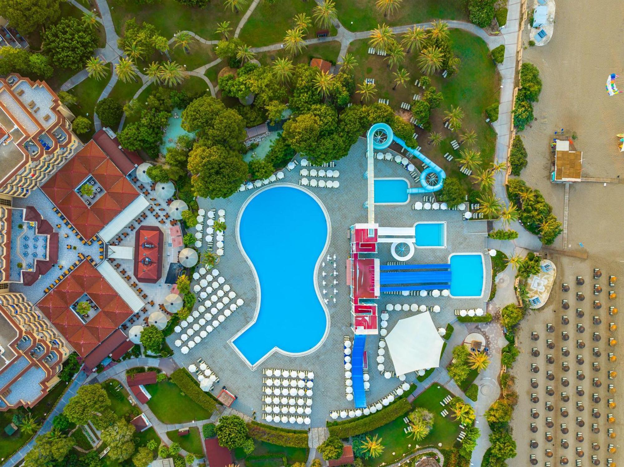อควาเวิลด์ เบเล็ก Hotel อันตัลยา ภายนอก รูปภาพ Aerial view of the water park