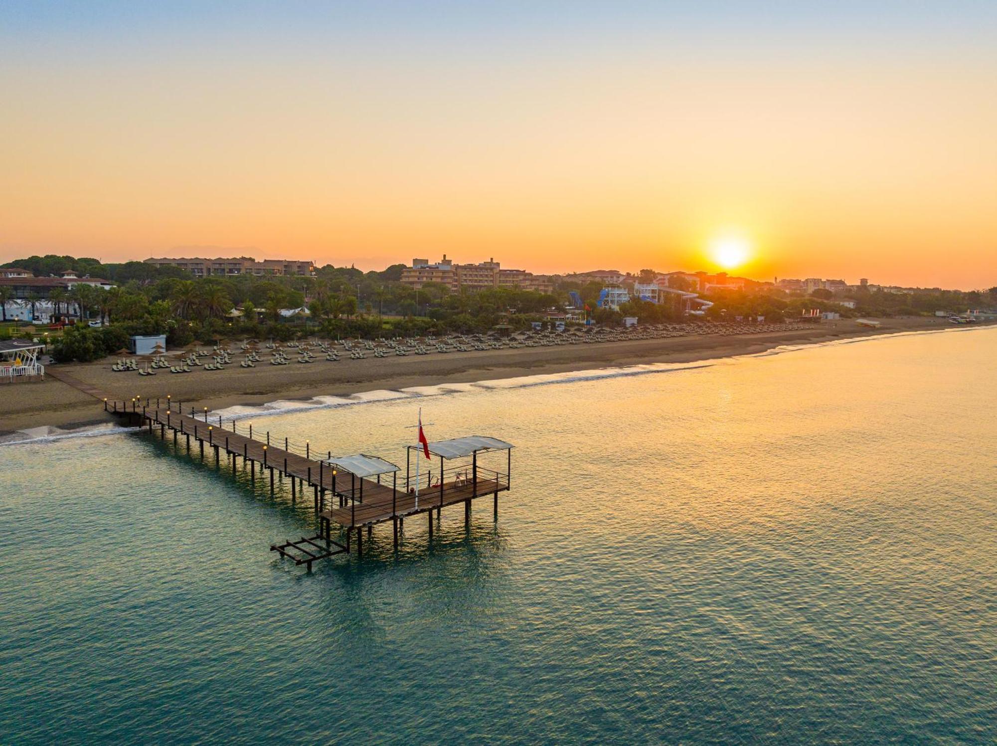 อควาเวิลด์ เบเล็ก Hotel อันตัลยา ภายนอก รูปภาพ Sunset at Ladies Beach
