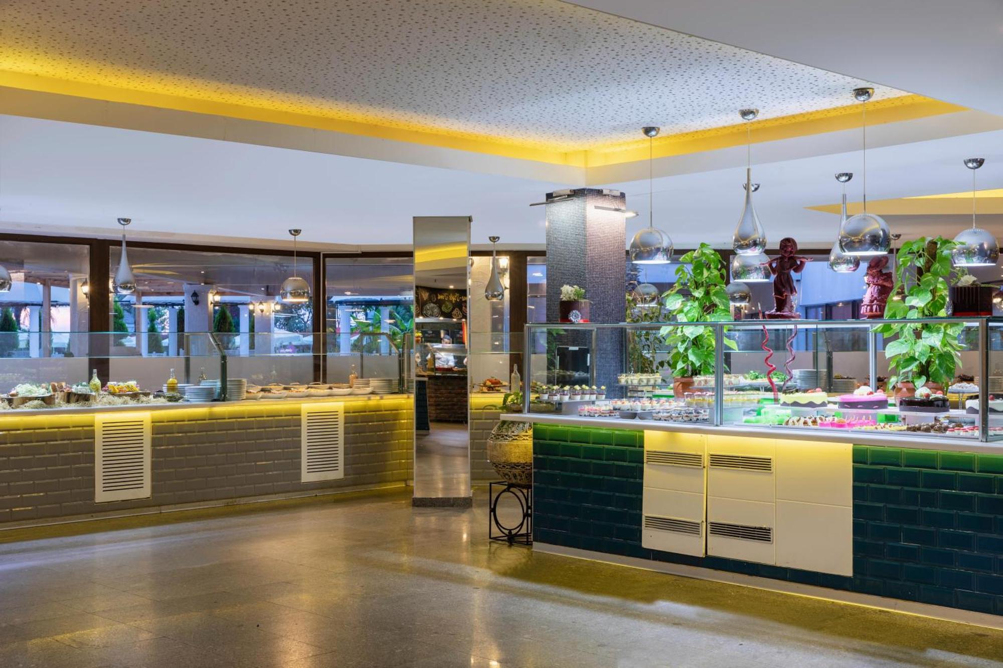 อควาเวิลด์ เบเล็ก Hotel อันตัลยา ภายนอก รูปภาพ The buffet at the hotel