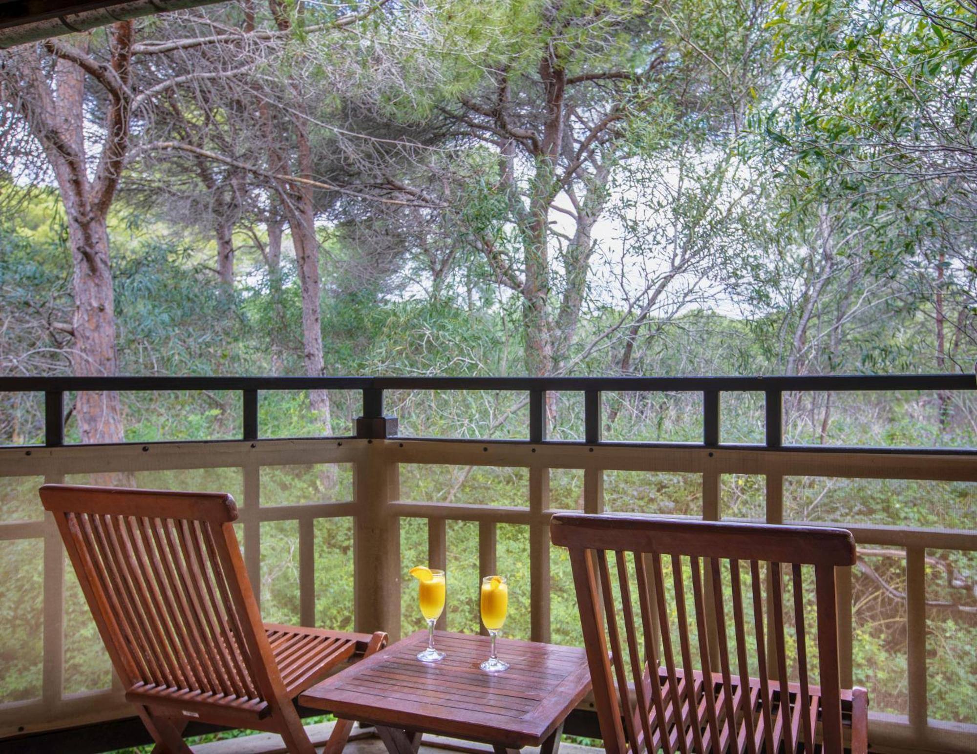 อควาเวิลด์ เบเล็ก Hotel อันตัลยา ภายนอก รูปภาพ A balcony
