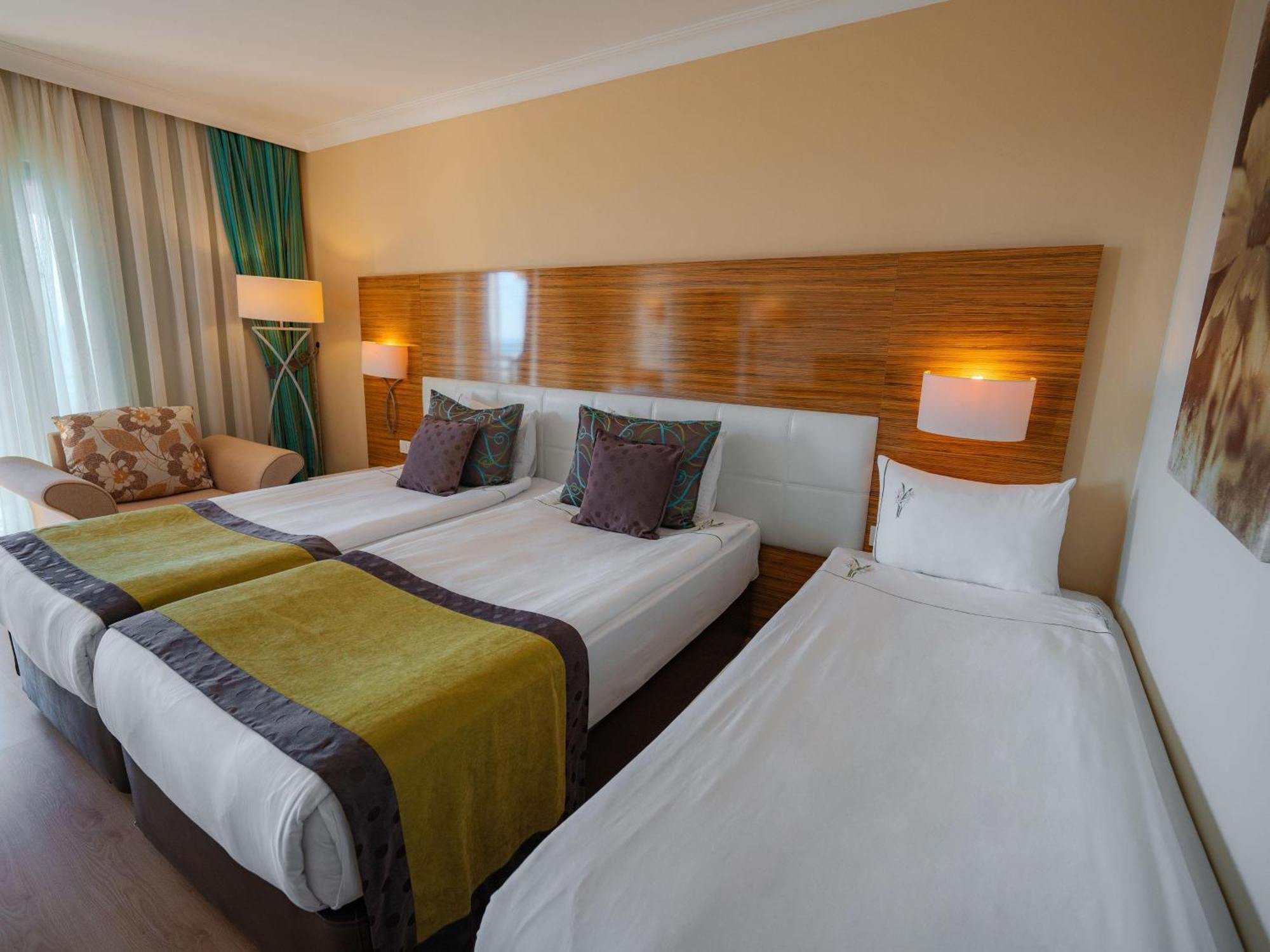 อควาเวิลด์ เบเล็ก Hotel อันตัลยา ภายนอก รูปภาพ A room at the hotel