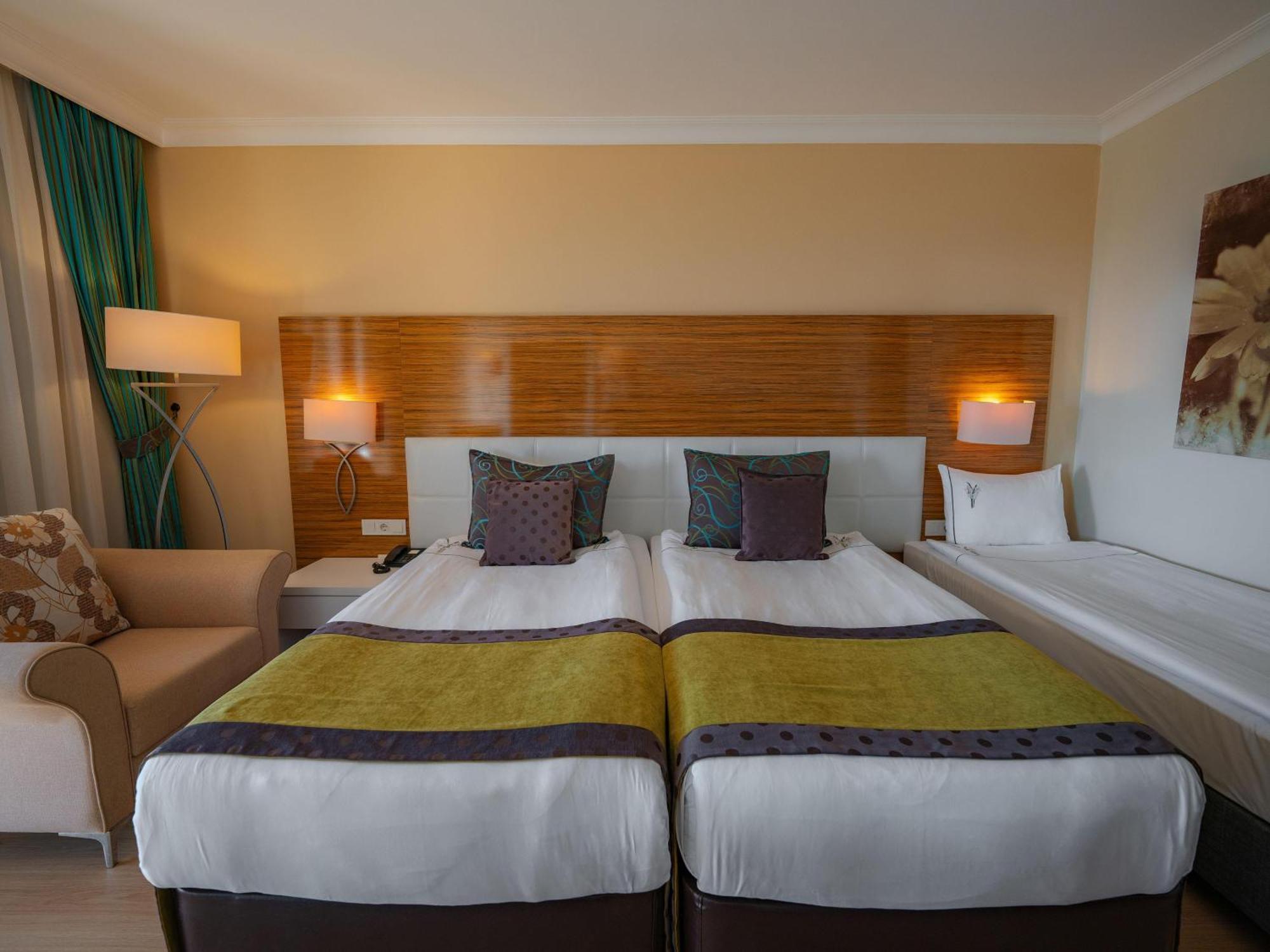 อควาเวิลด์ เบเล็ก Hotel อันตัลยา ภายนอก รูปภาพ A room at the hotel